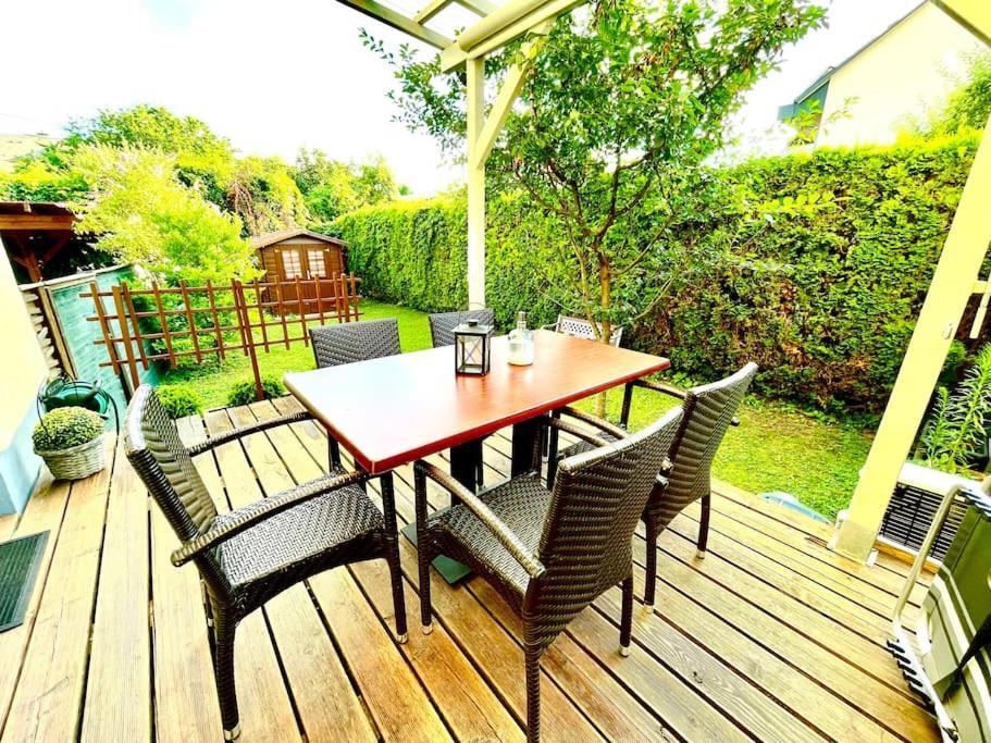 Schoene Wohnung Mit Eigenen Eingang Und Terrasse Gosseling エクステリア 写真